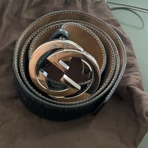 Selling my black Gucci belt in good condition
